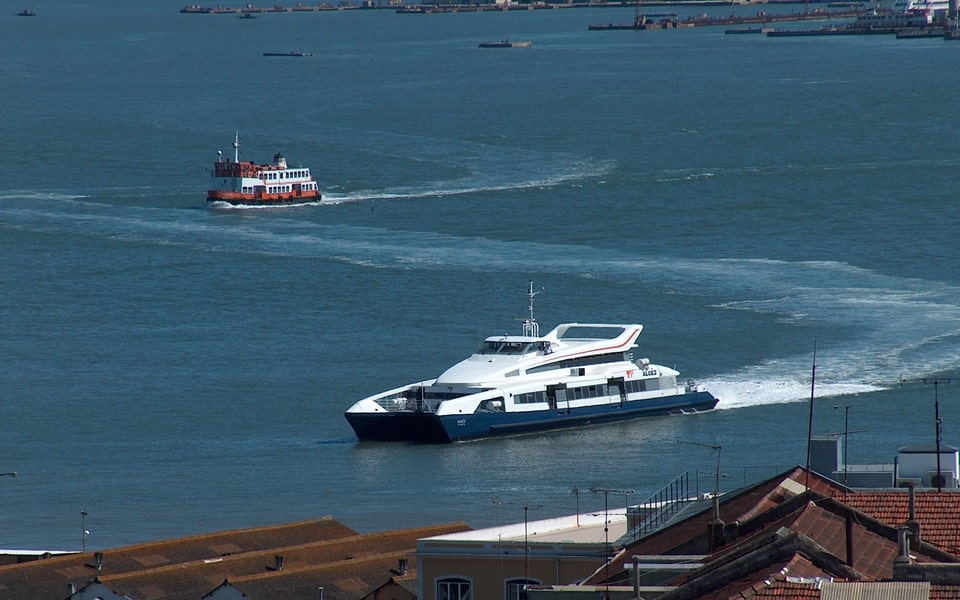 Atrasos constantes no barco? Saiba quais os seus direitos