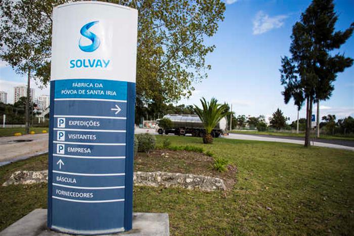 Empresa de químicos Solvay despede 90 trabalhadores em Portugal