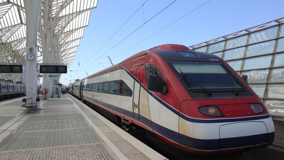 CP: 100 comboios suprimidos a nível nacional, 62% a circular até às 8h00