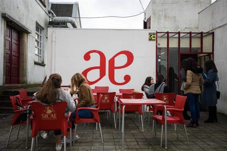 Quase um terço dos estudantes abandona ensino superior