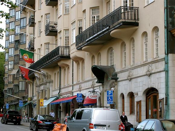 Incêndio na Embaixada de Portugal em Estocolmo faz 14 feridos. Uma pessoa detida