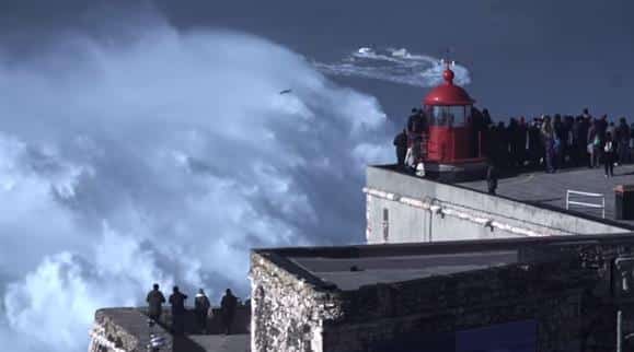 Onda na Nazaré é a maior do ano e dá recorde mundial a Rodrigo Koxa