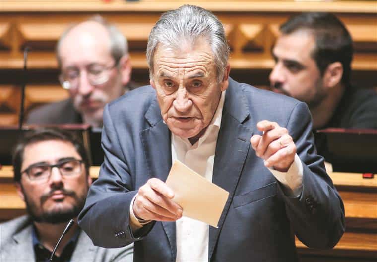 PCP atribui “inegável significado político” ao acordo entre Costa e Rui Rio