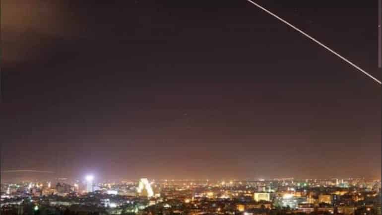 EUA, Reino Unido e França bombardeiam a Síria