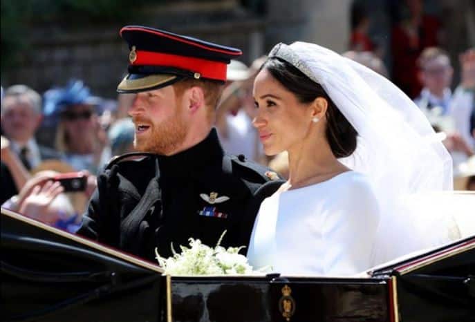 Convidados do casamento de Harry e Meghan colocam brindes à venda na net