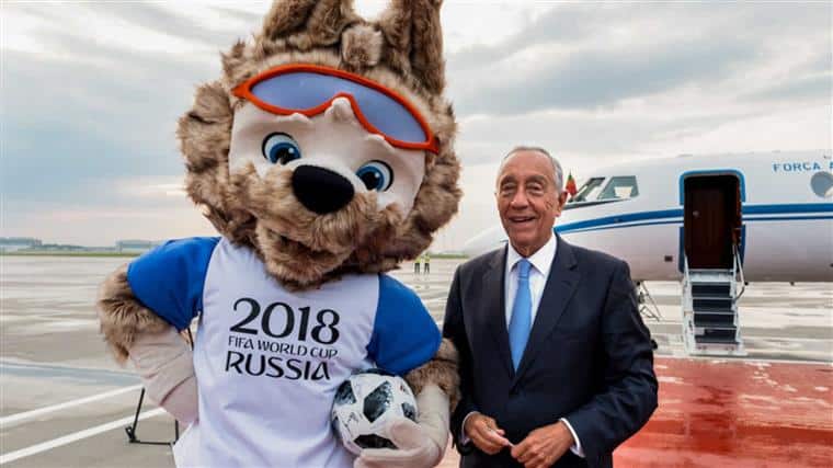Mundial 2018. Marcelo já está na Rússia e foi recebido pela mascote do campeonato