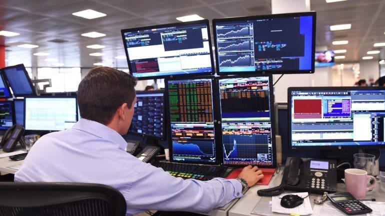 Queda de governo de Rajoy não perturba bolsas. Juros de Espanha descem