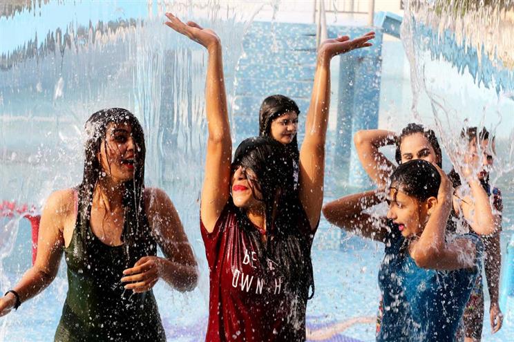 Cuidados a ter neste domingo de calor e risco "muito elevado" de exposição ao sol