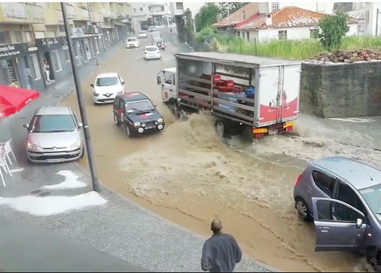 Queda de granizo provoca dezenas de inundações em Lamego