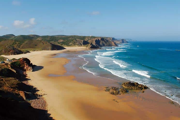 Associação ambientalista identifica 44 praias sem poluição em Portugal