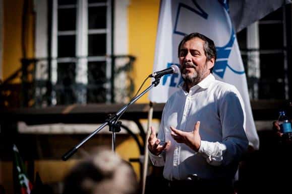 Professores evitam greve a exames e abrem hipótese negocial