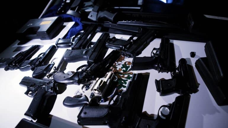 Onze armas e mais de duas mil munições apreendidas em Santarém