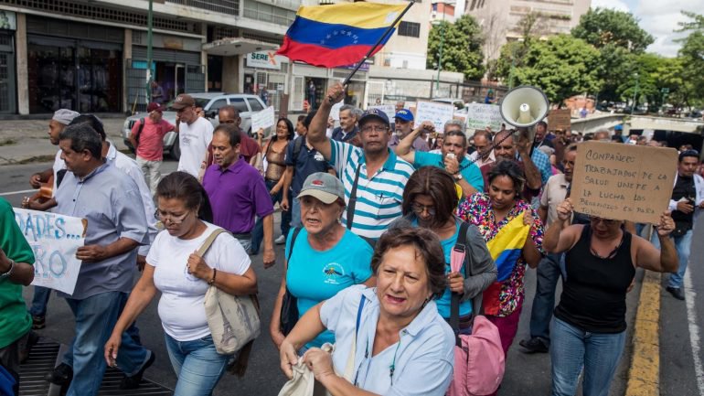Venezuela. FMI prevê queda de 18% do PIB e inflação de 1.000.000% até final do ano