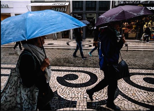 Julho arranca com chuva e nevoeiro