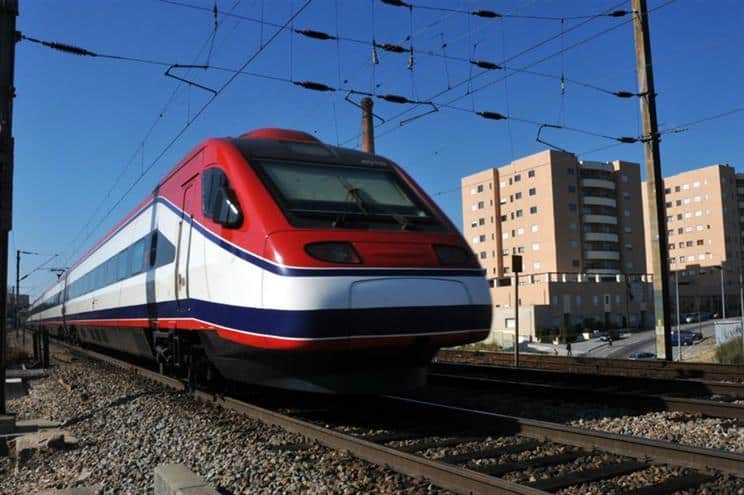 Greve nos bares dos comboios de longo curso continua na segunda