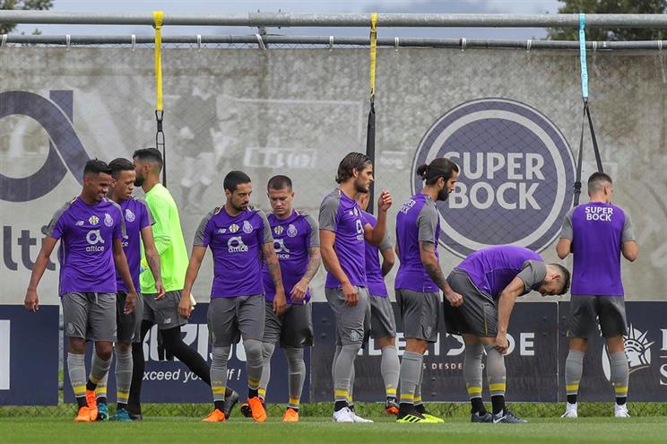 Três dragões de saída