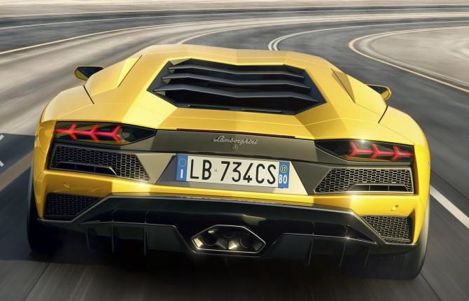 CEO confirma: Lamborghini electrifica V10 e V12