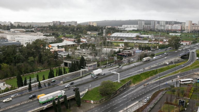 Concluídas as obras, todas as vias da 2ª Circular, em Lisboa, abertas ao trânsito