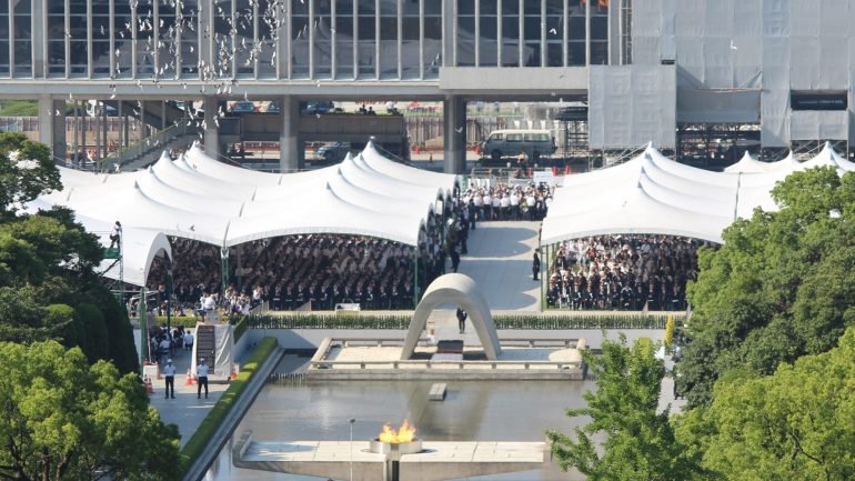 Japão volta a pedir fim das armas nucleares no 73.º aniversário de Hiroshima
