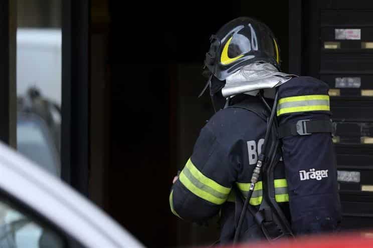 Incêndio em casa de saúde no Porto faz ferido grave