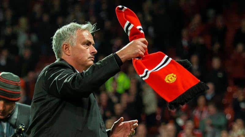 Mourinho pede respeito e abandona conferência de imprensa