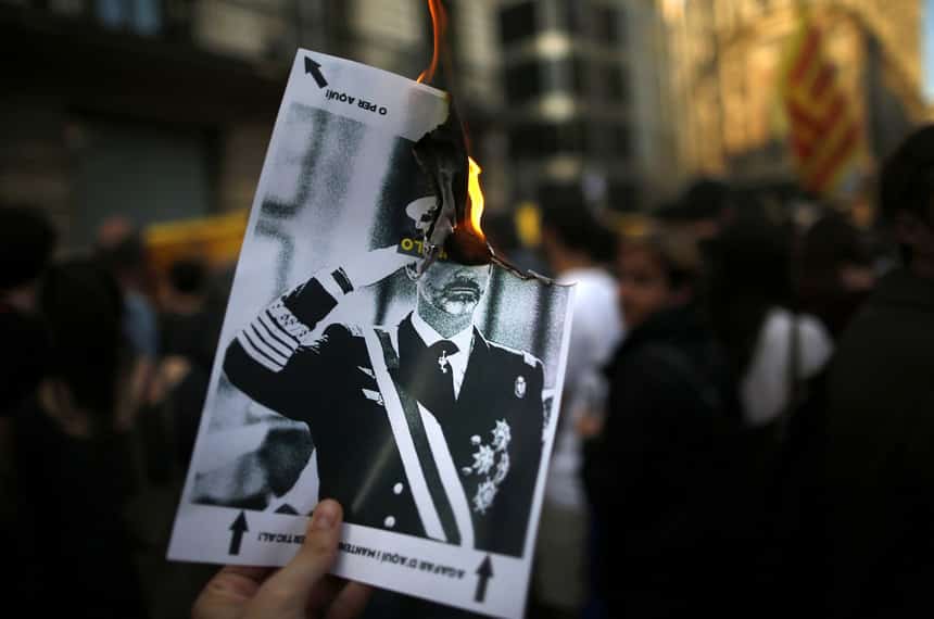 Presença do rei de Espanha na evocação dos atentados da Catalunha gera contestação