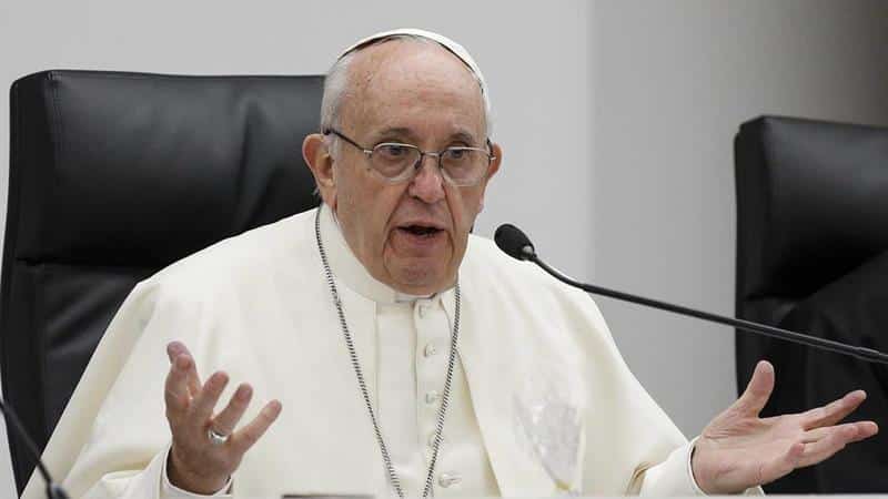 "Abandonámos os mais pequenos". Papa reconhece abusos sexuais com "vergonha e arrependimento"