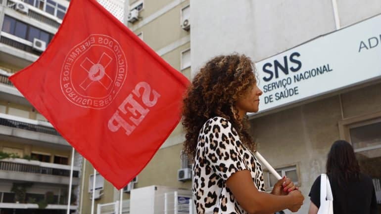 Primeiro dia de greve dos enfermeiros com adesão entre 75% e o80%