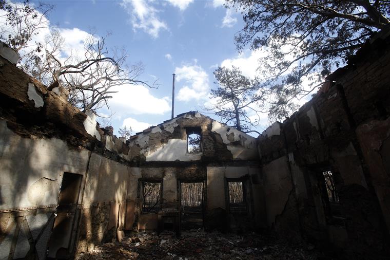 Governo autoriza reabilitação das casas afetadas pelos incêndios de outubro
