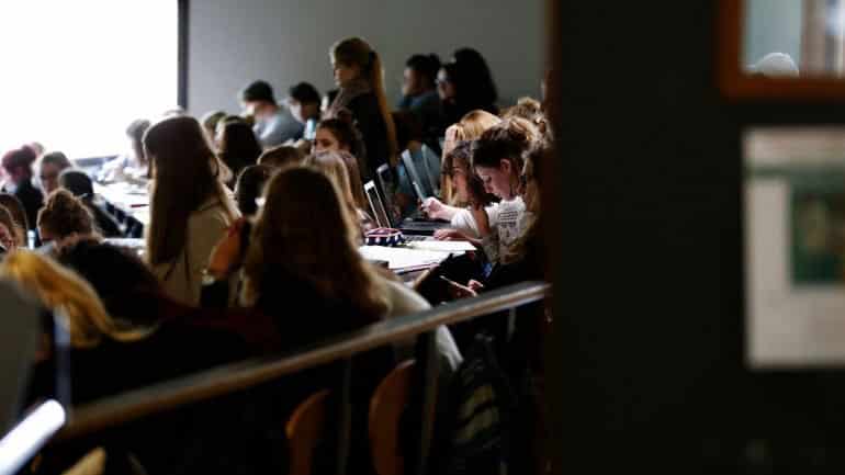 Governo recua e licenciados pré-Bolonha já não vão ser equiparados a mestres