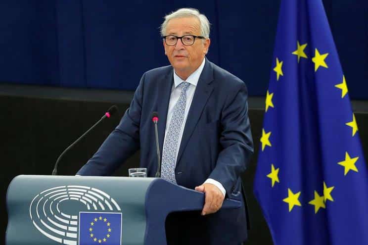 Juncker defende o fim da mudança da hora na UE
