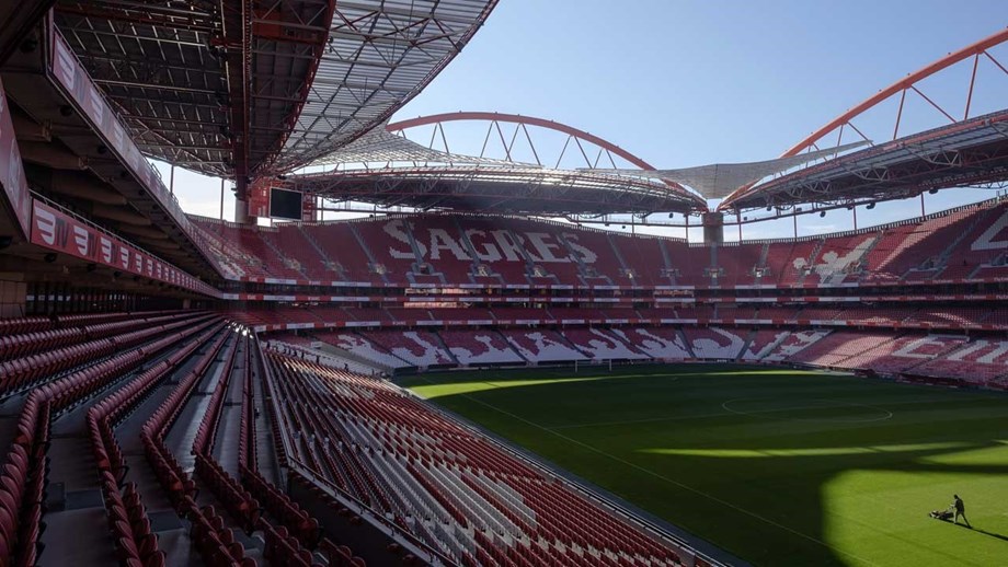 Fecho do Estádio da Luz travado