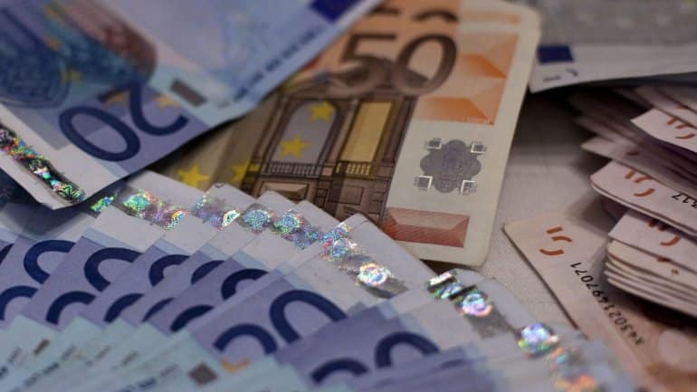 Casal que dirigia instituição de solidariedade de Gaia detido por burla e peculato