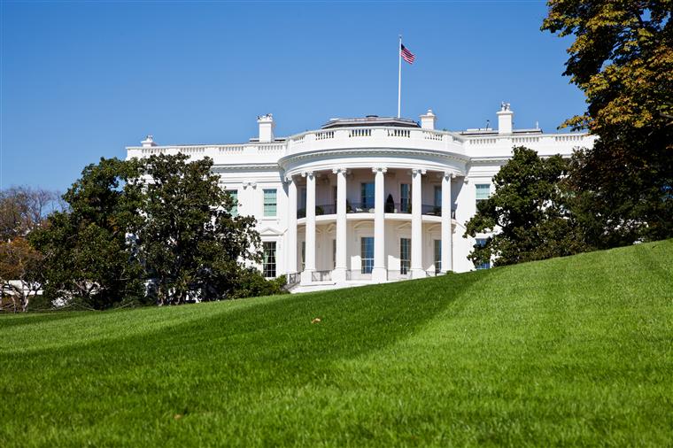 Casa Branca condena "atos terroristas" contra Obama e Hillary Clinton