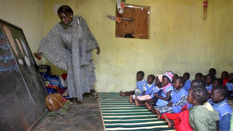 Human Rights Watch denuncia exploração e abusos sexuais a alunas no Senegal