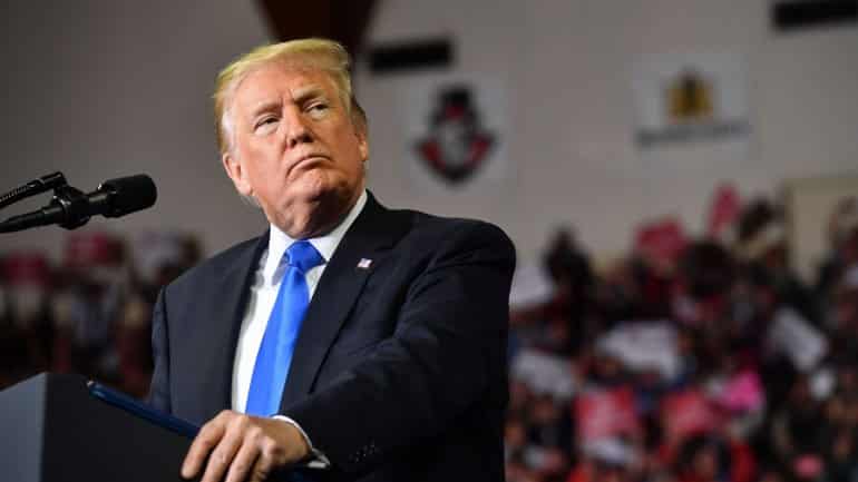 China e Rússia terão telemóvel pessoal de Trump sob escuta