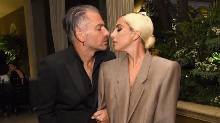 Lady Gaga está noiva e há um anel que não deixa margem para dúvidas