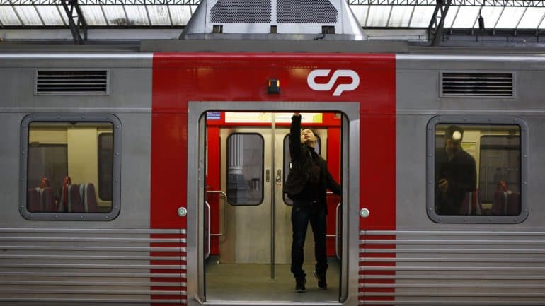 CP aceita atrasar horários para passarem dois comboios da CGTP rumo à ‘manif’ em Lisboa
