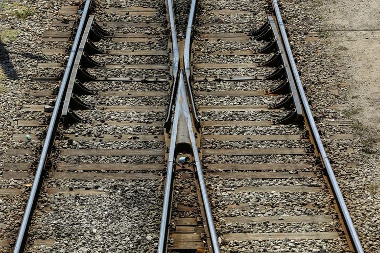 Pelo menos um morto e cinco feridos num descarrilamento de comboio em Barcelona