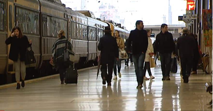 SIC encontrou locomotivas e carruagens abandonadas nas oficinas da EMEF