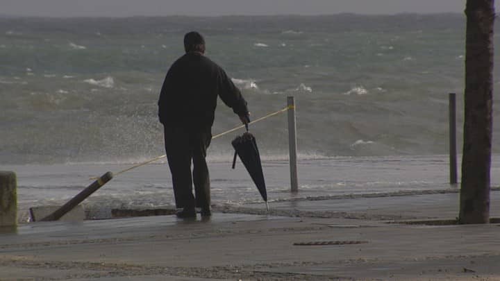 Proteção Civil emite aviso à população devido ao agravamento do estado do tempo