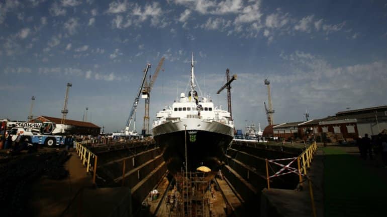 Quercus alerta que o paquete Funchal, que vai ser transformado em hotel, tem 100 toneladas de amianto