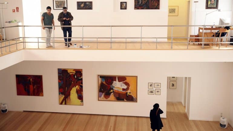 Atelier-Museu expõe desenhos criados na prisão por Júlio Pomar