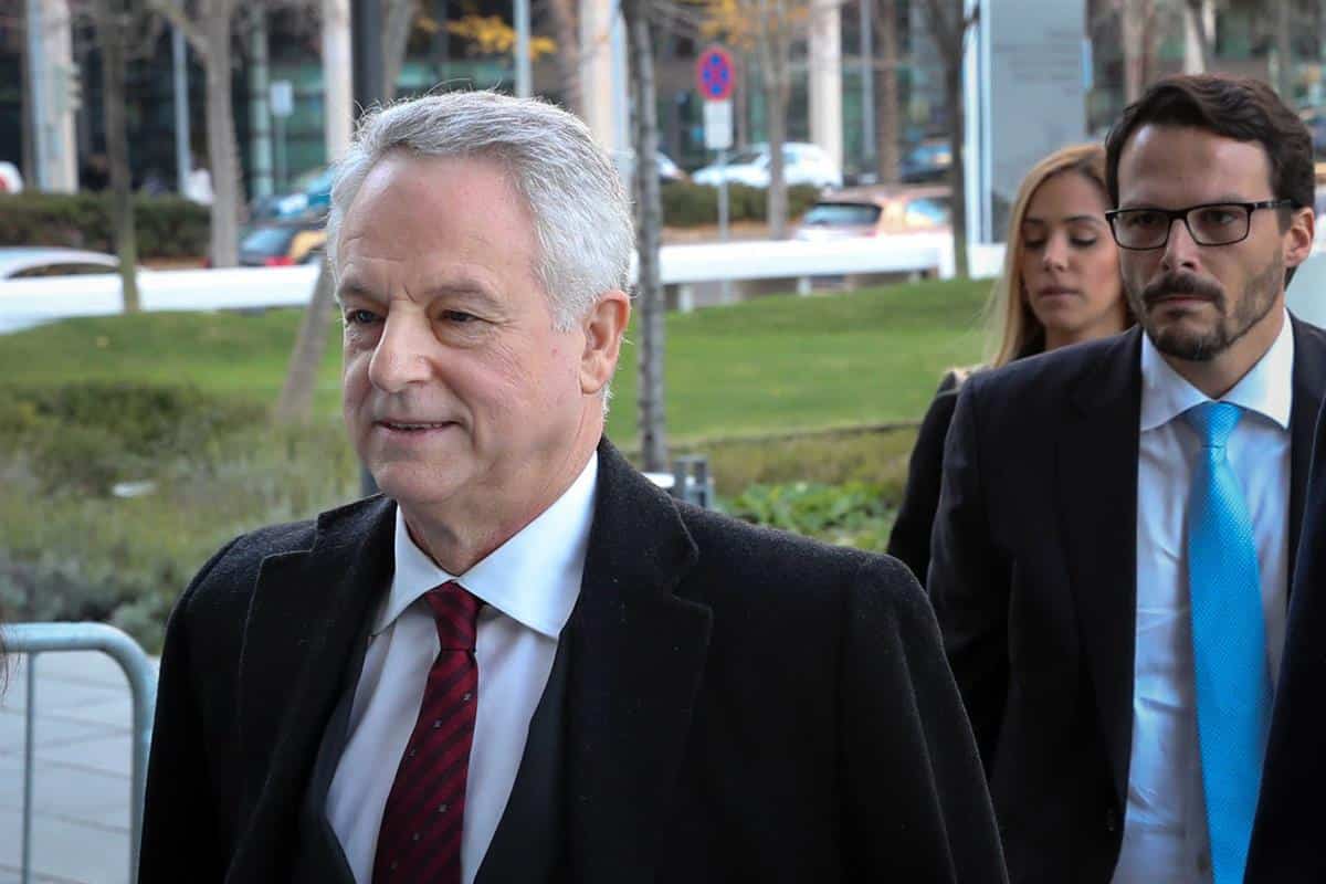 Ex-presidente do IRN absolvido dos crimes de corrupção dos Vistos Gold