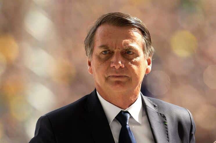 Bolsonaro fala em "excesso de direitos" laborais