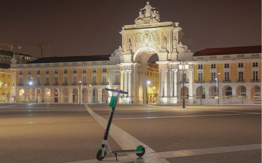 CDS-PP quer estudo da EMEL sobre “cenário de caos” causado por trotinetas em Lisboa