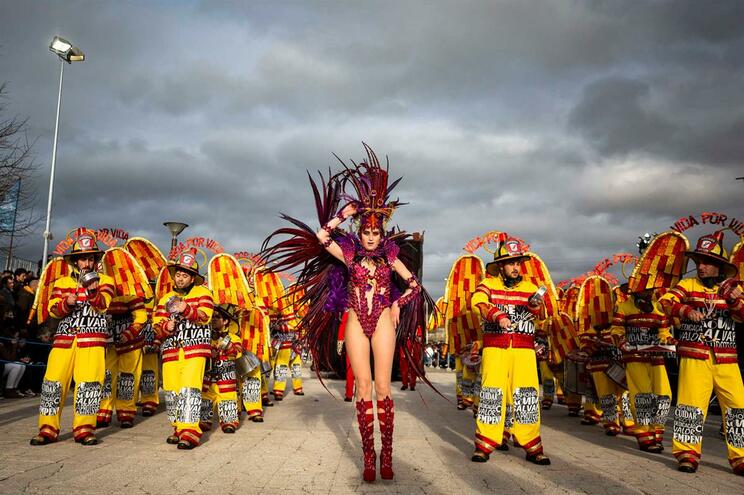 Vários desfiles de Carnaval cancelados