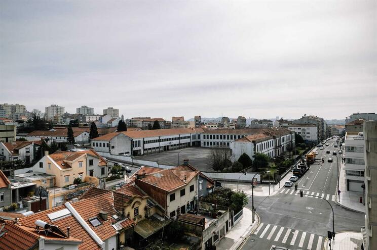 Salário médio no Porto só dá para casa de 74 m2. Em Lisboa é ainda pior