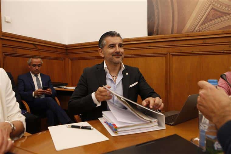 Governo acaba com lista telefónica e Anacom fica com 118