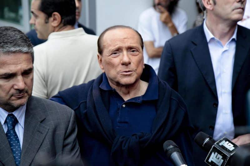 Ex-primeiro-ministro italiano Silvio Berlusconi hospitalizado
